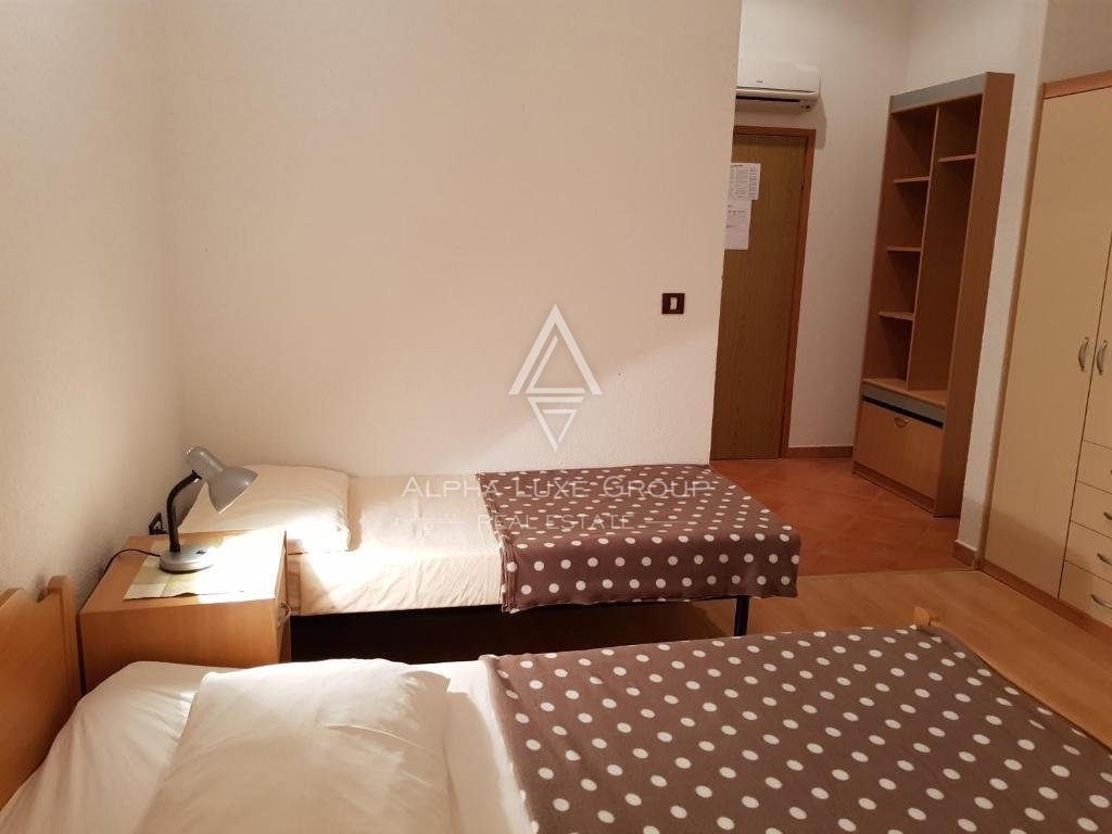 Umag in okolica: Odlična investicijska priložnost s poslovno stavbo in apartmajsko hišo