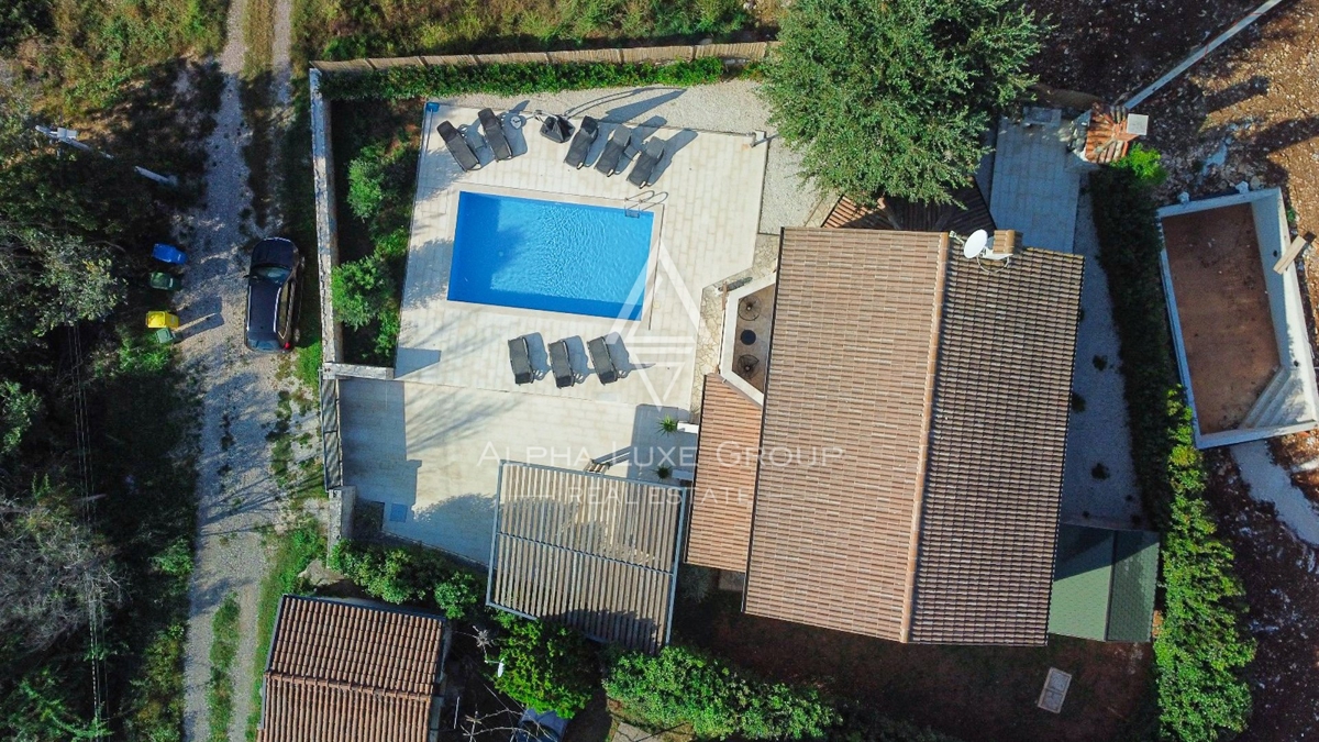 Očarljiva kamnita vila z bazenom v bližini Poreča