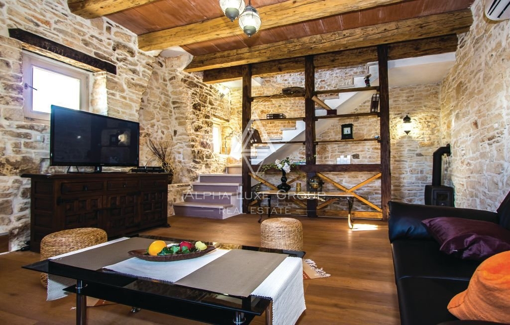Čudovita kamnita vila z bazenom, Istra, Svetvinčenat