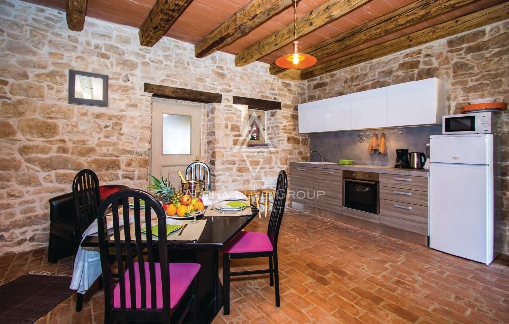 Čudovita kamnita vila z bazenom, Istra, Svetvinčenat