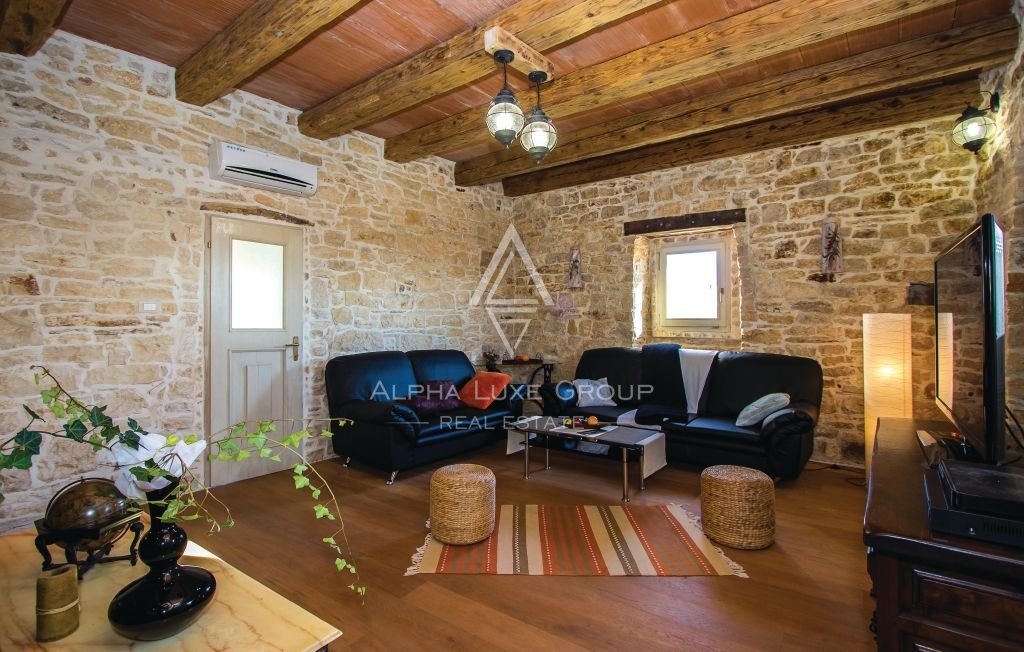 Čudovita kamnita vila z bazenom, Istra, Svetvinčenat