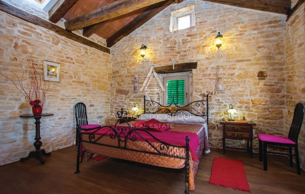 Čudovita kamnita vila z bazenom, Istra, Svetvinčenat