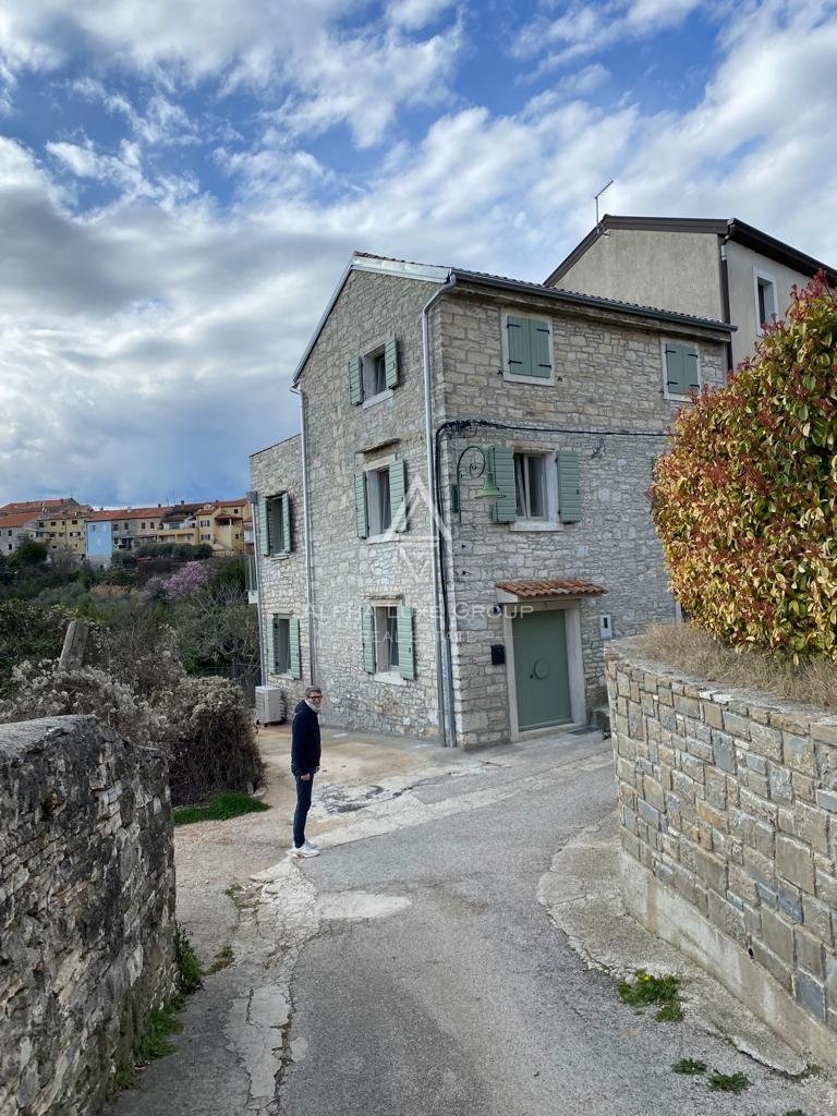 Hiša dvojček s panoramskim pogledom na morje, Brtoniglo in okoliške vinograde, Buje, ISTRA