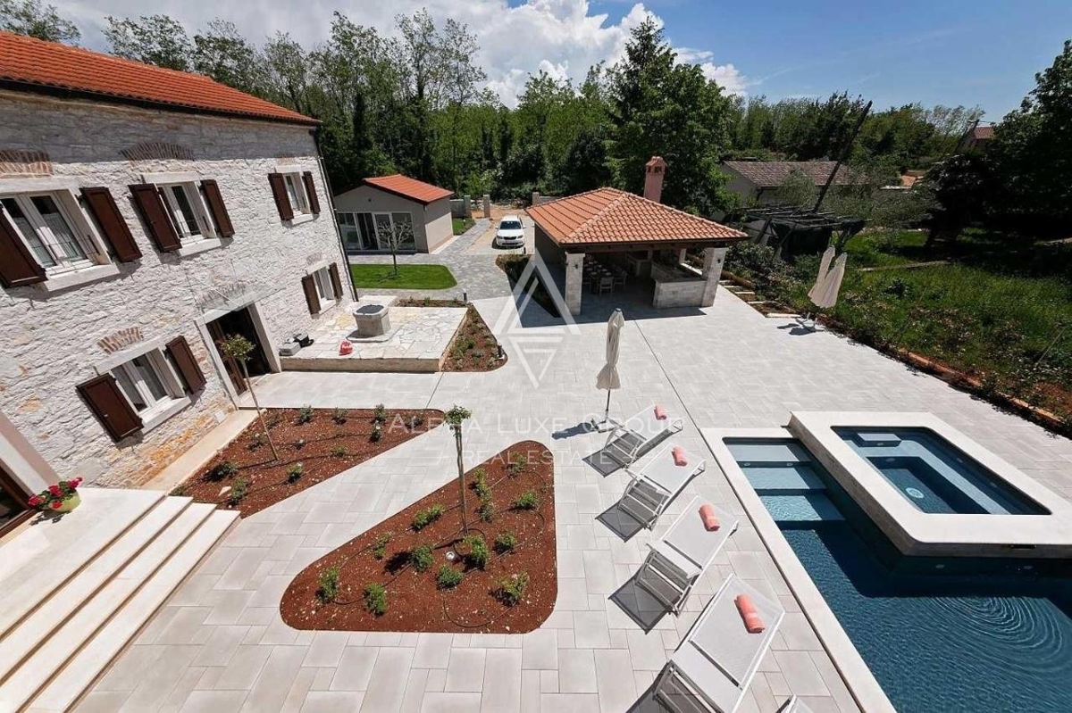 Impresivna vila s prostornim vrtom, obdana s čudovito naravo, Kaštelir, ISTRA
