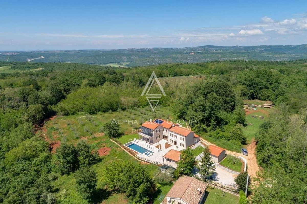 Impresivna vila s prostornim vrtom, obdana s čudovito naravo, Kaštelir, ISTRA