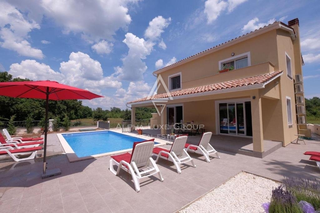 Lepa hiša z bazenom, Istra, Svetvinčenat
