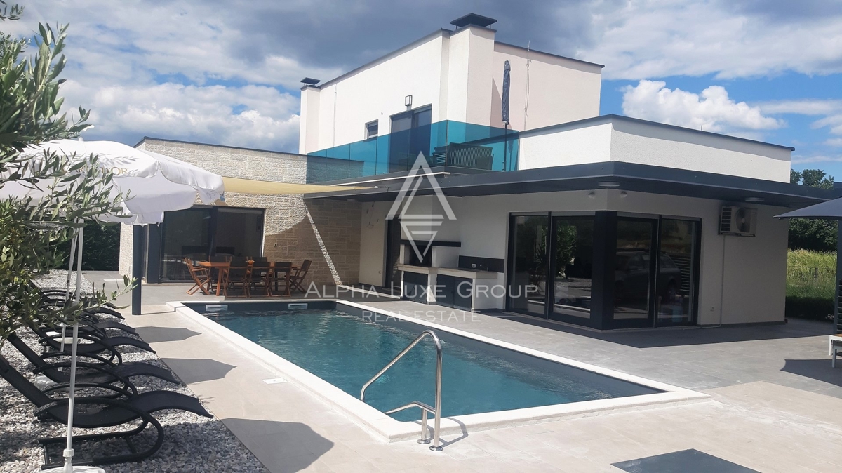 NOVA VILA MODERNE ARHITEKTURE, VIŠNJAN