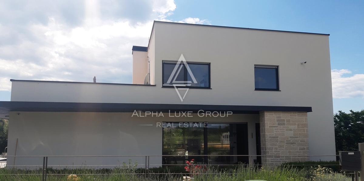NOVA VILA MODERNE ARHITEKTURE, VIŠNJAN