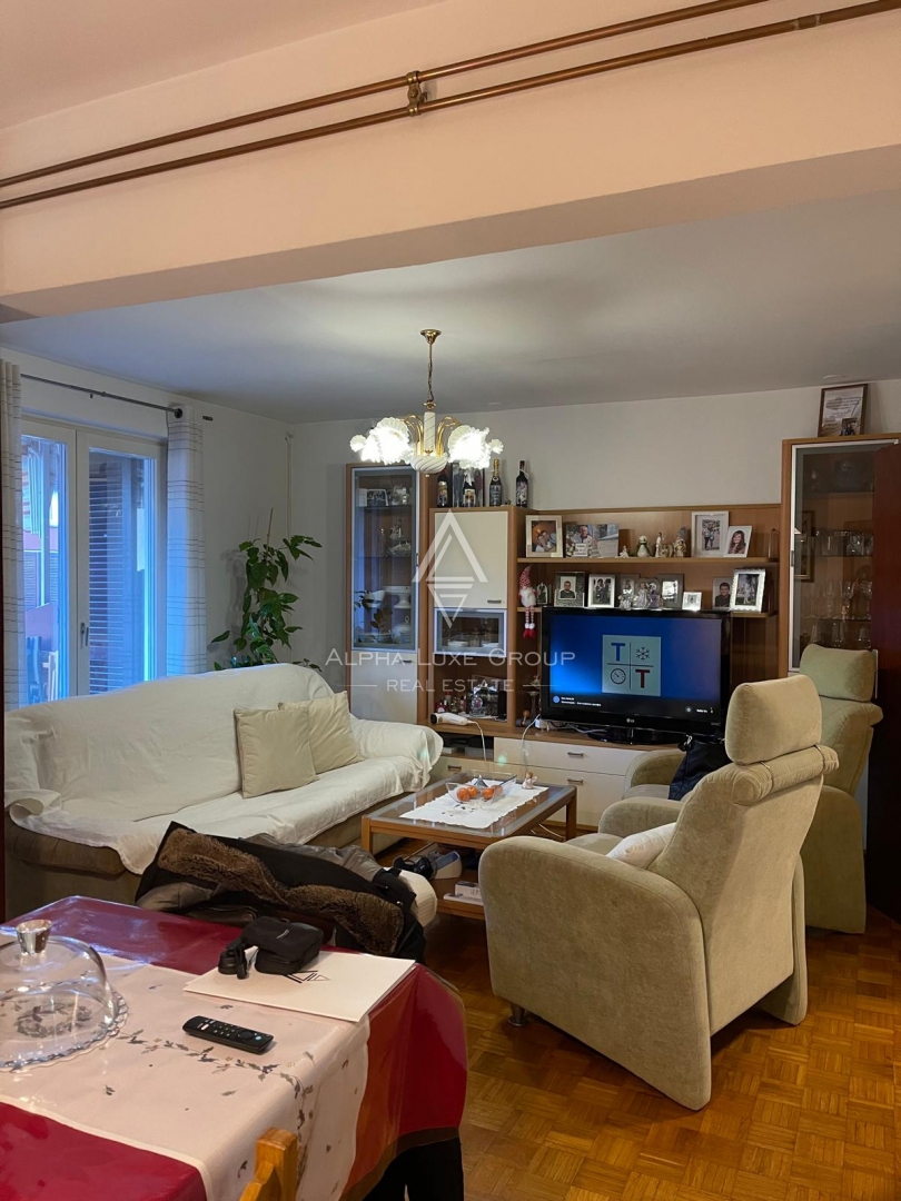 Istra, Poreč: Ekskluzivna Hiša v Mirnem Okolju