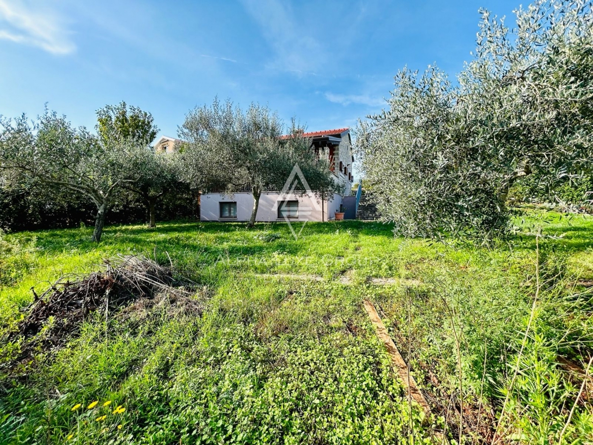Istra, Poreč: Ekskluzivna Hiša v Mirnem Okolju