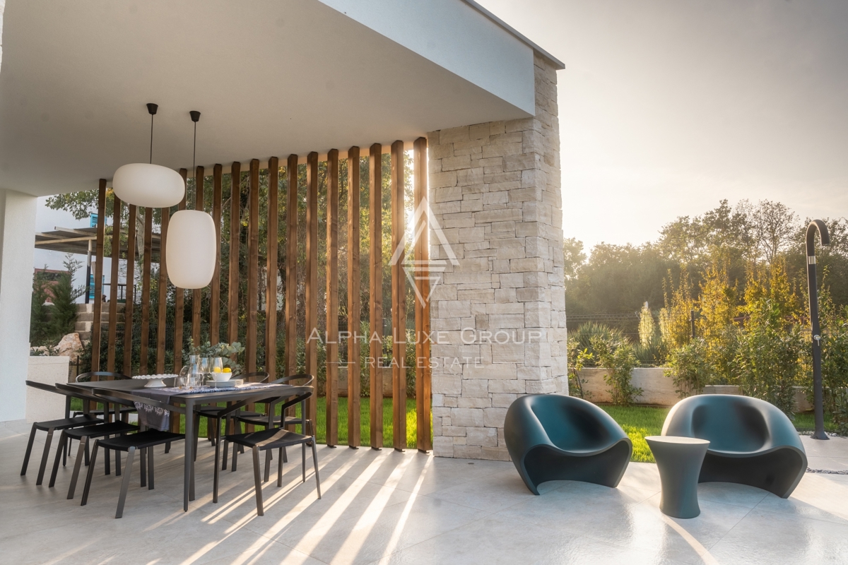 Poreč, Istra: Moderna vila z bazenom in pogledom na morje