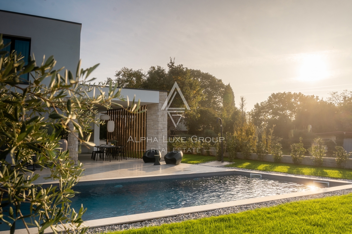 Poreč, Istra: Moderna vila z bazenom in pogledom na morje