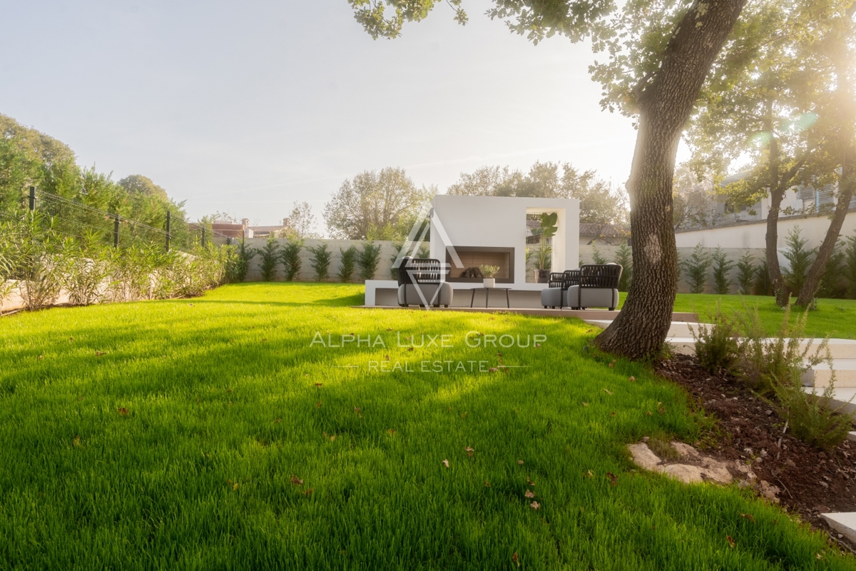 Poreč, Istra: Moderna vila z bazenom in pogledom na morje
