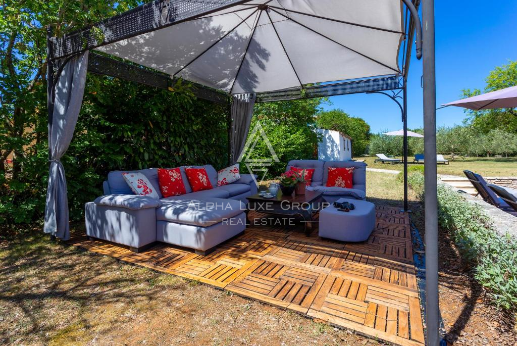 Istra, Rakalj: Luksuzna vila z bazenom in vrtom