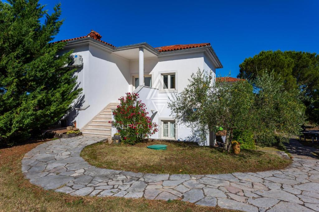 Istra, Rakalj: Luksuzna vila z bazenom in vrtom