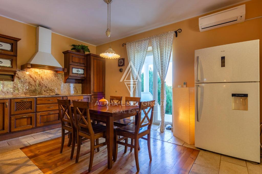 Istra, Rakalj: Luksuzna vila z bazenom in vrtom