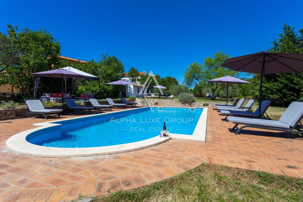 Istra, Rakalj: Luksuzna vila z bazenom in vrtom