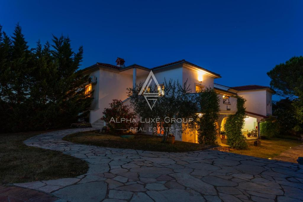 Istra, Rakalj: Luksuzna vila z bazenom in vrtom