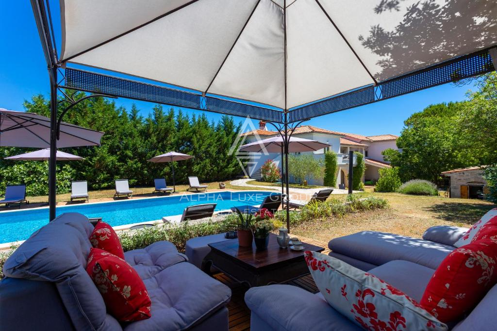 Istra, Rakalj: Luksuzna vila z bazenom in vrtom