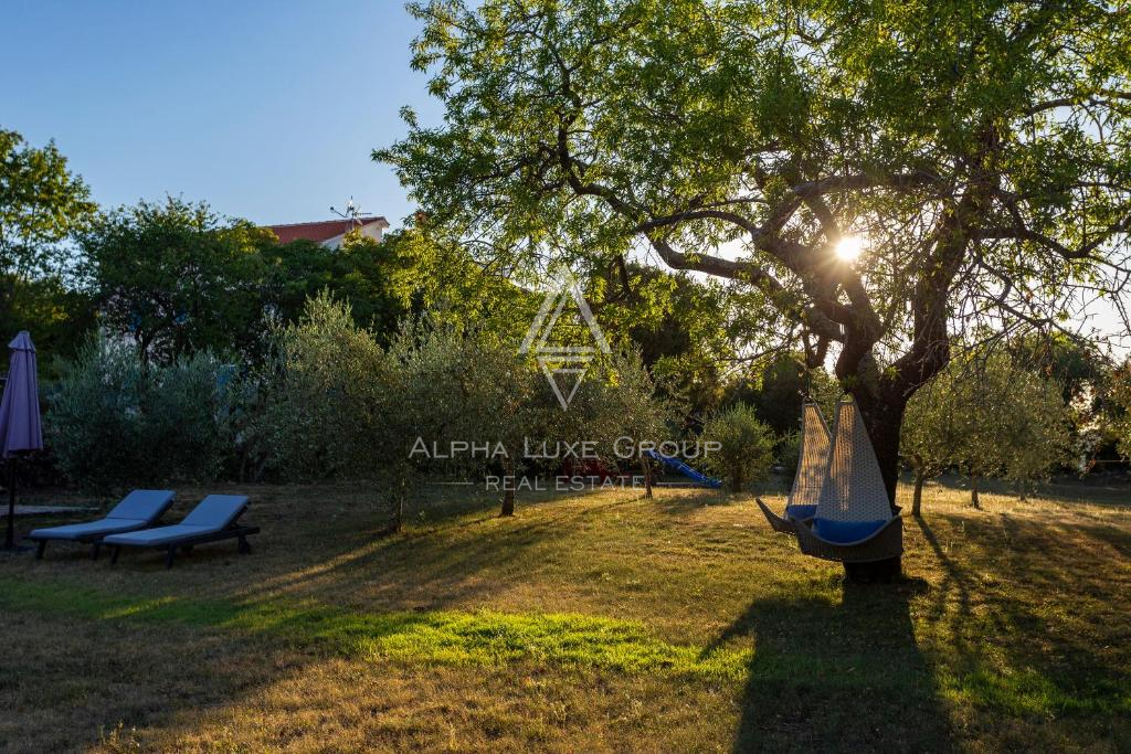 Istra, Rakalj: Luksuzna vila z bazenom in vrtom