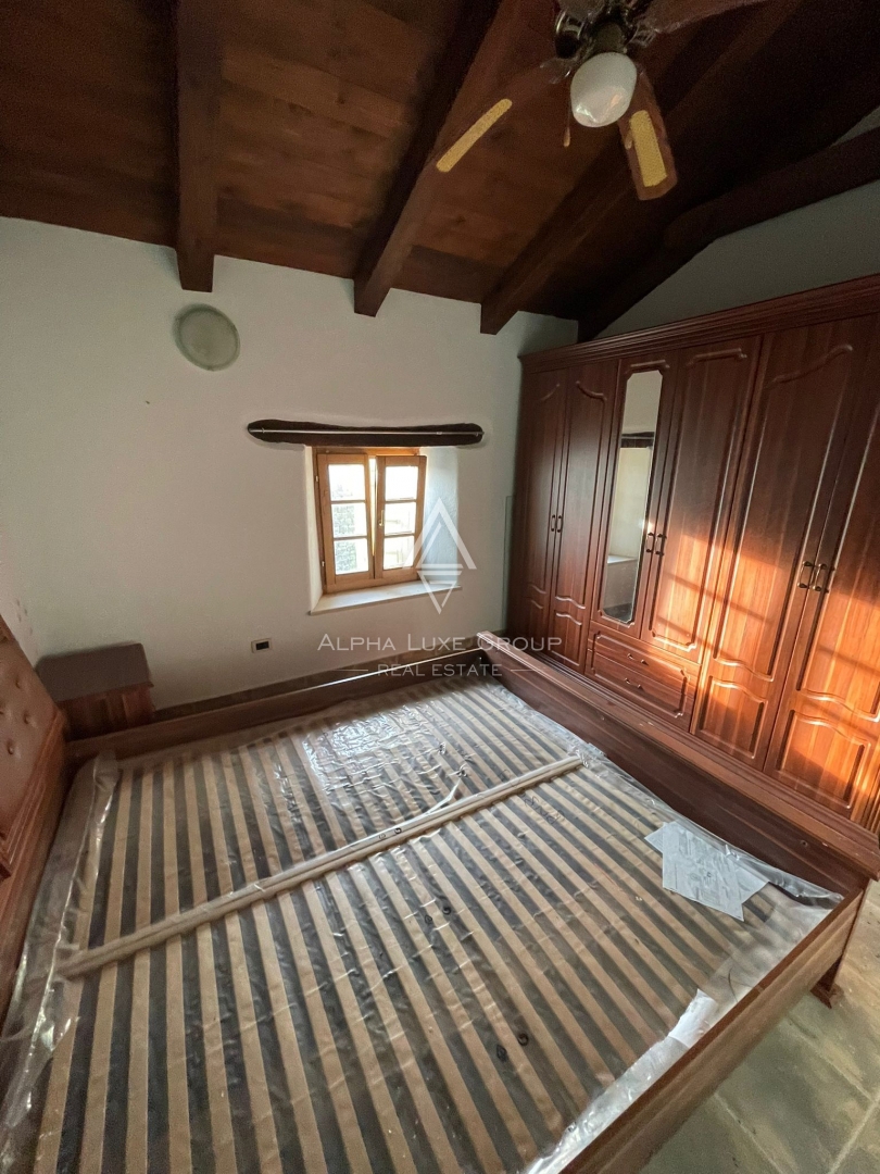 Istra, Momjan: Prenovljena kamnita hiša s pogledom