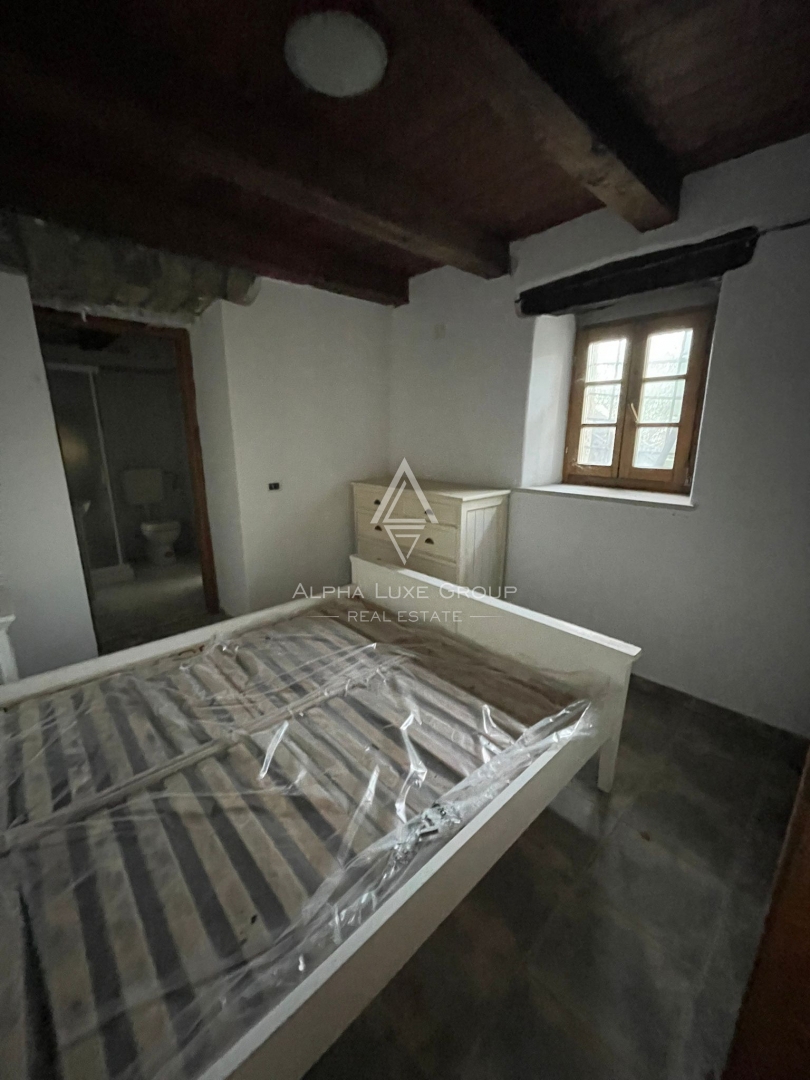 Istra, Momjan: Prenovljena kamnita hiša s pogledom