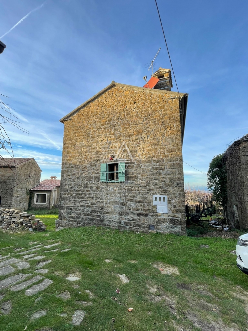 Istra, Momjan: Prenovljena kamnita hiša s pogledom