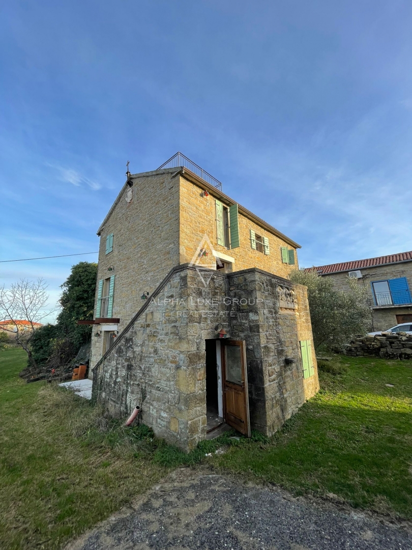 Istra, Momjan: Prenovljena kamnita hiša s pogledom