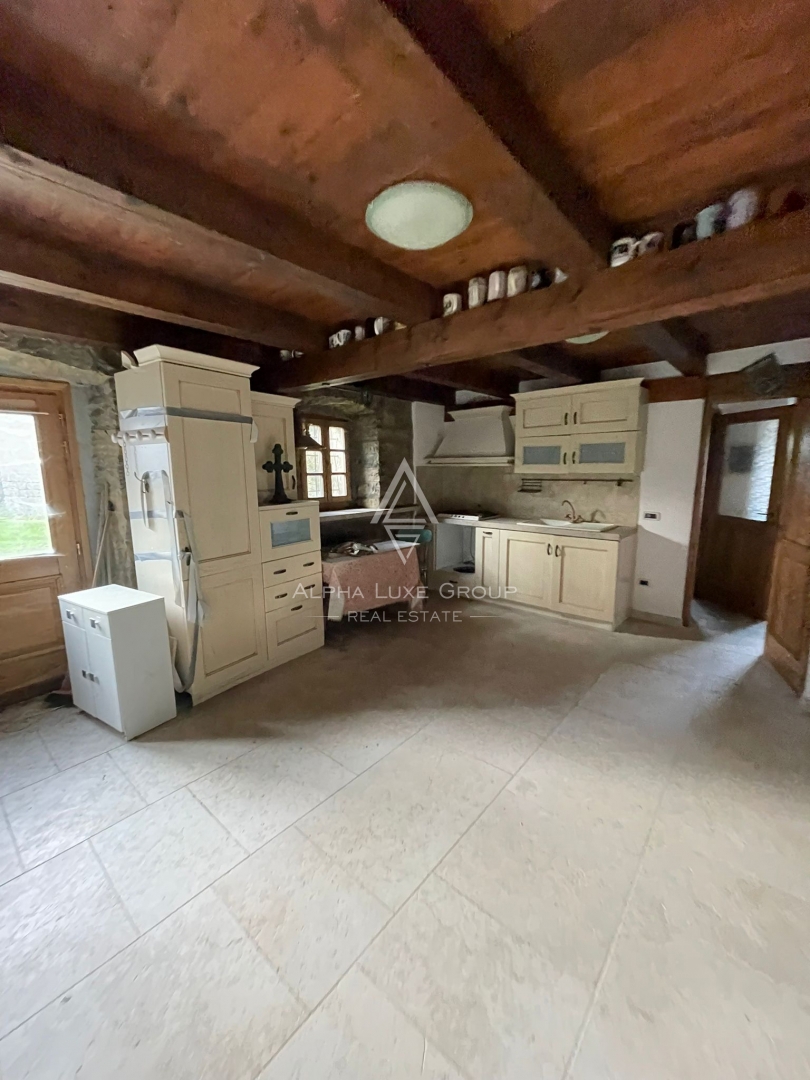 Istra, Momjan: Prenovljena kamnita hiša s pogledom