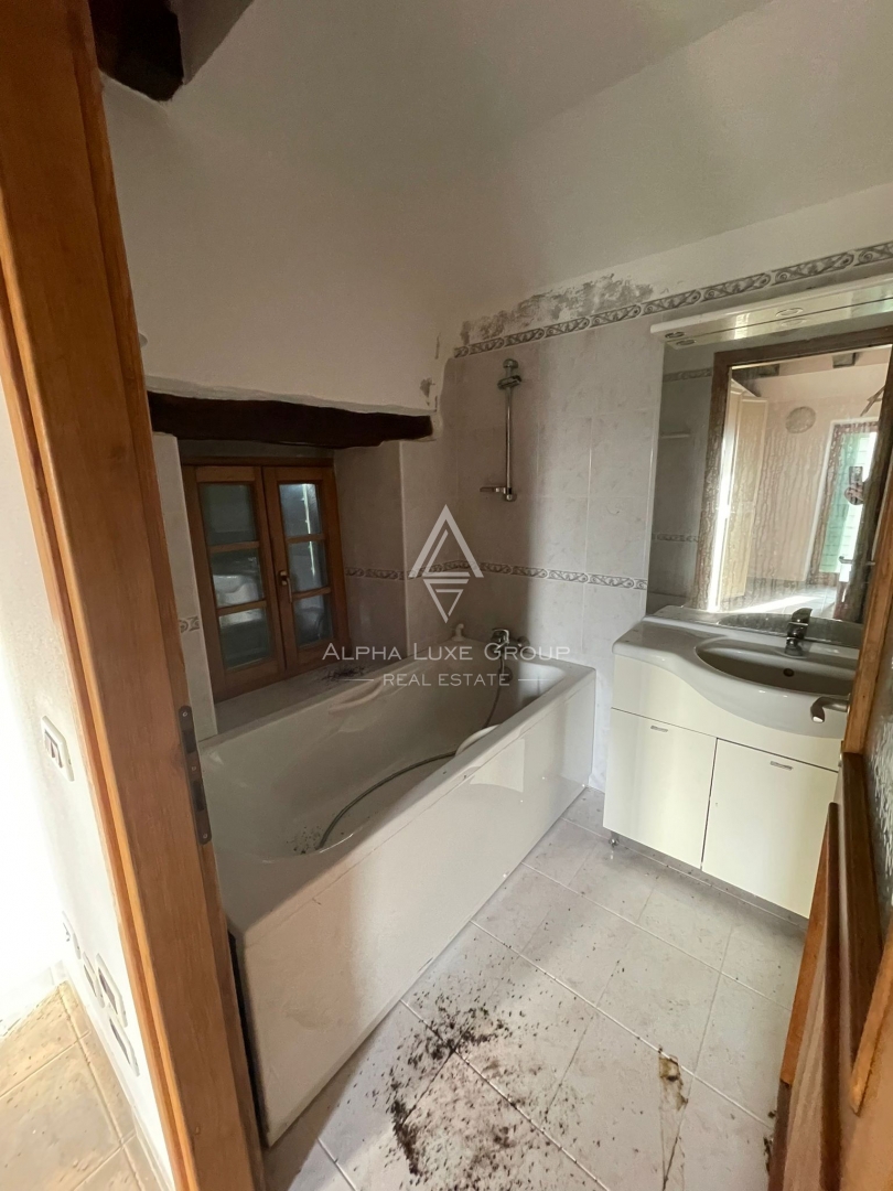 Istra, Momjan: Prenovljena kamnita hiša s pogledom