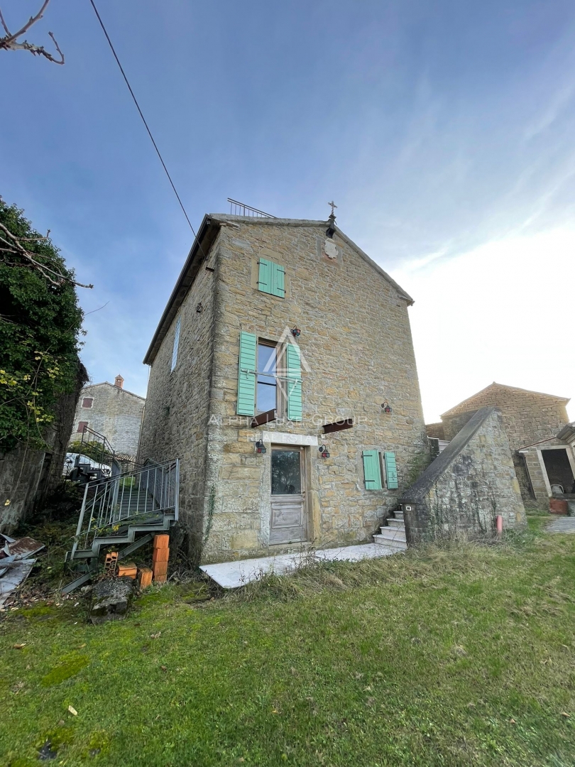 Istra, Momjan: Prenovljena kamnita hiša s pogledom