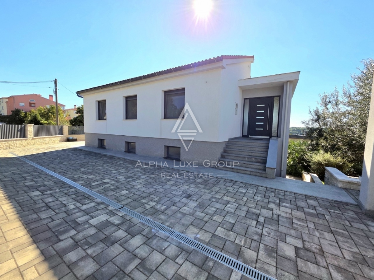 Istra, Pula: Moderna hiša z bazenom in tremi enotami