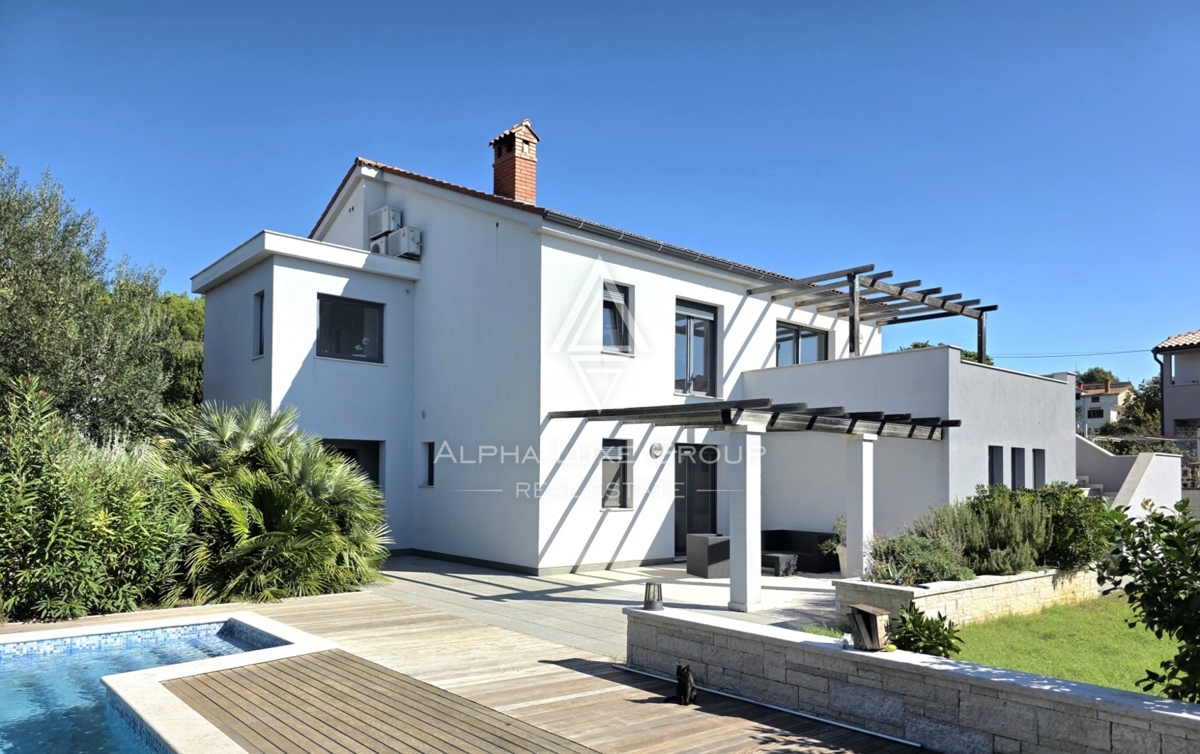 Istra, Pula: Moderna hiša z bazenom in tremi enotami