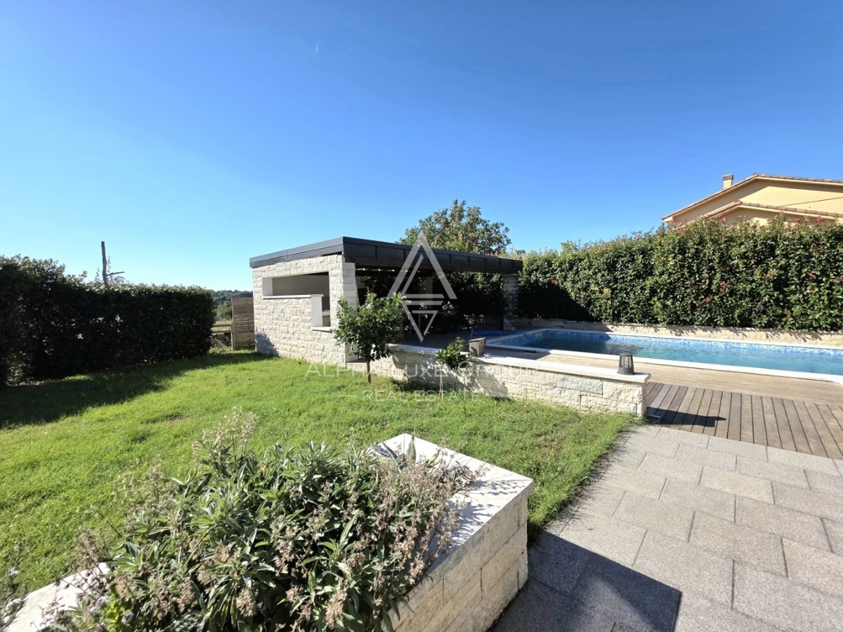 Istra, Pula: Moderna hiša z bazenom in tremi enotami