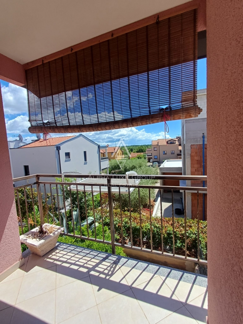 Istra, Poreč: Opremljeno stanovanje terasa parking