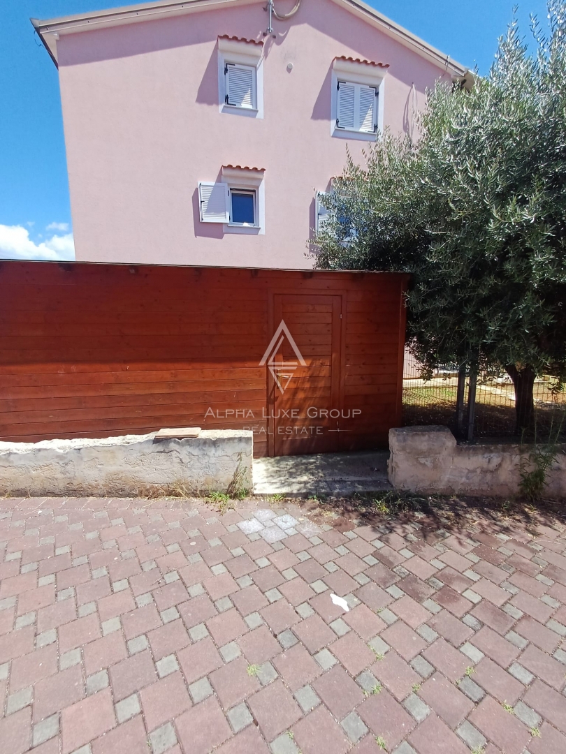 Istra, Poreč: Opremljeno stanovanje terasa parking