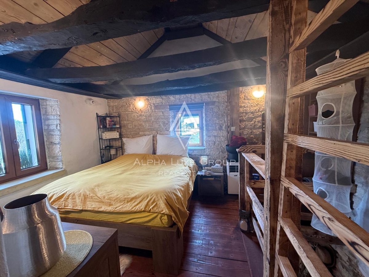 Istra, Sveti Petar u Šumi: Kamnita hiša z dvoriščem