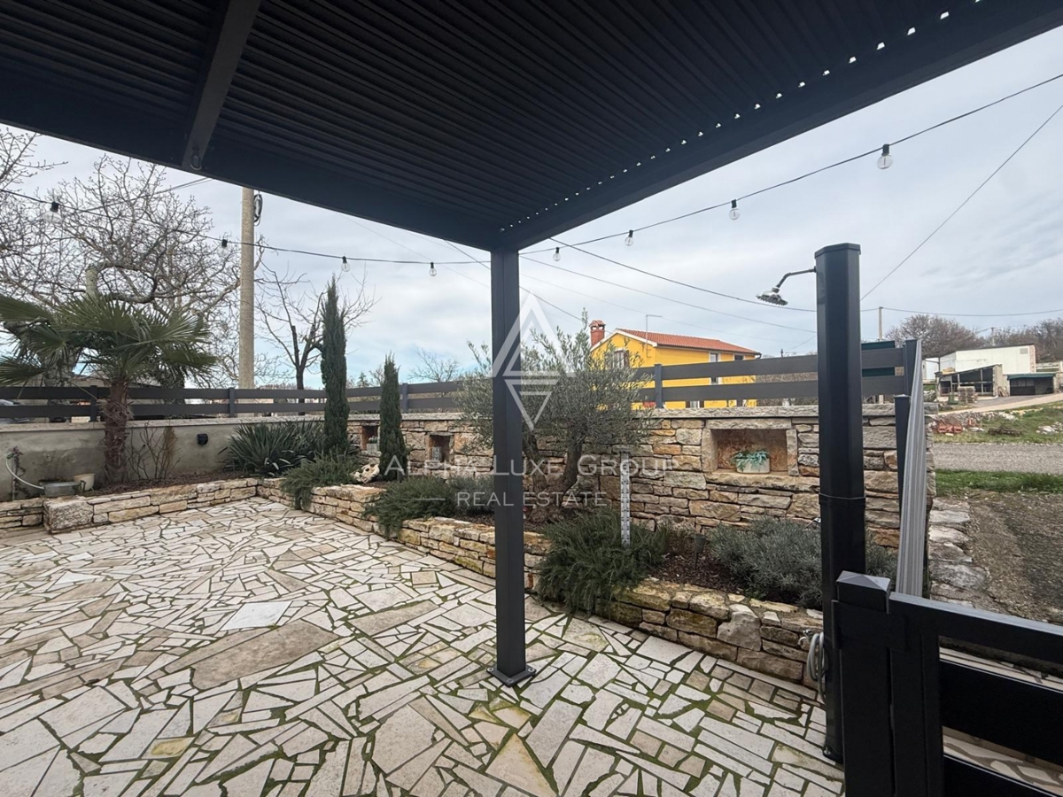 Istra, Sveti Petar u Šumi: Kamnita hiša z dvoriščem