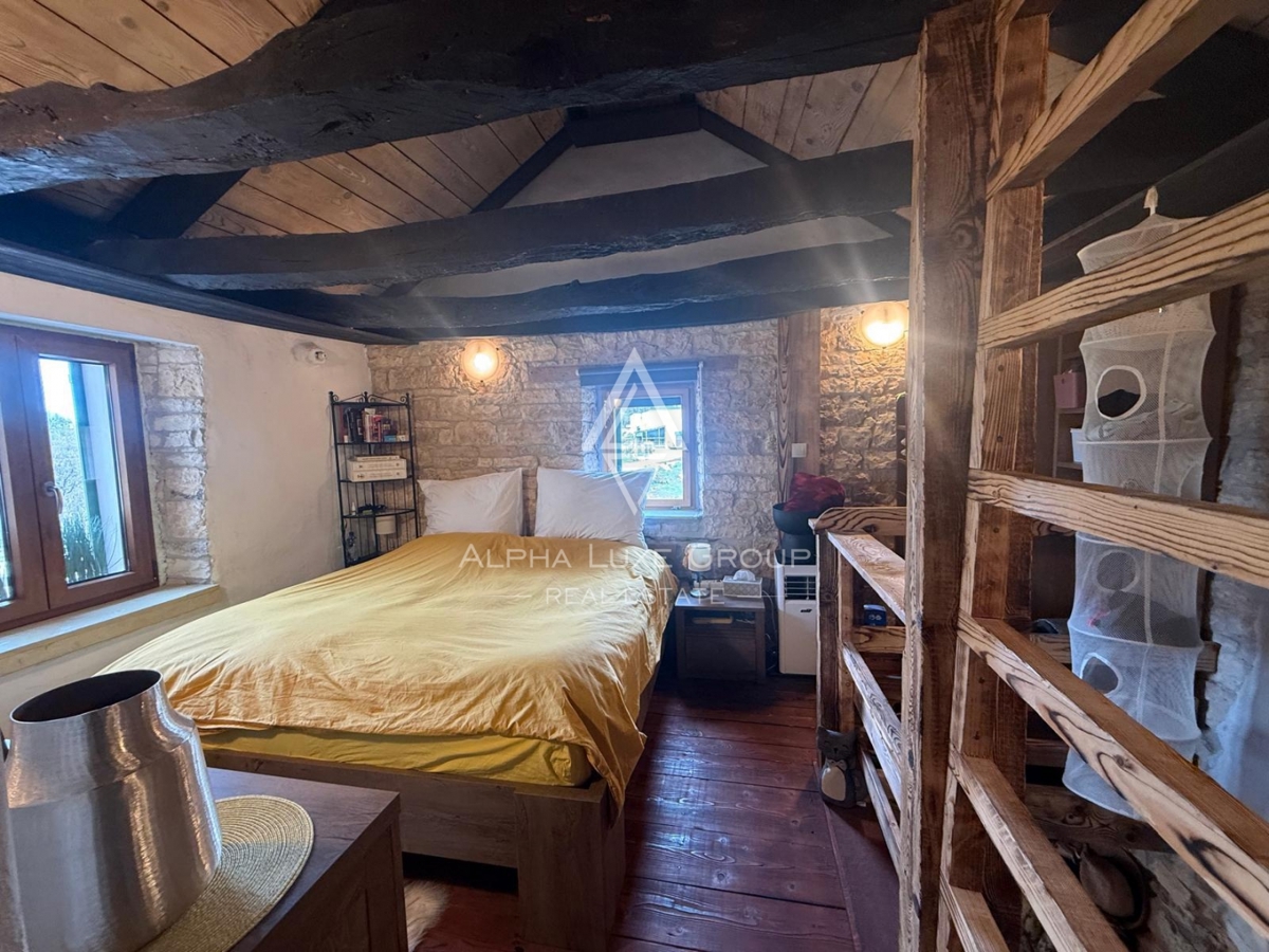 Istra, Sveti Petar u Šumi: Kamnita hiša z dvoriščem