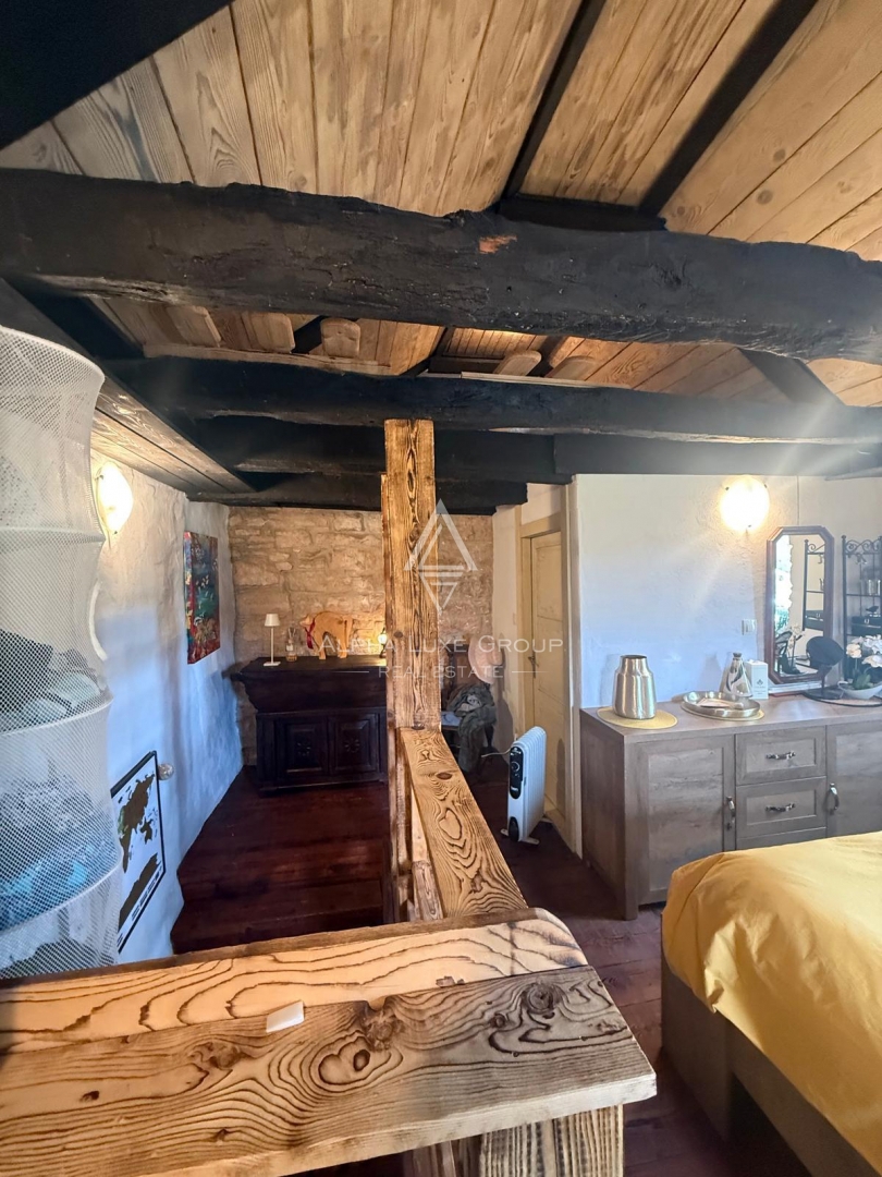 Istra, Sveti Petar u Šumi: Kamnita hiša z dvoriščem