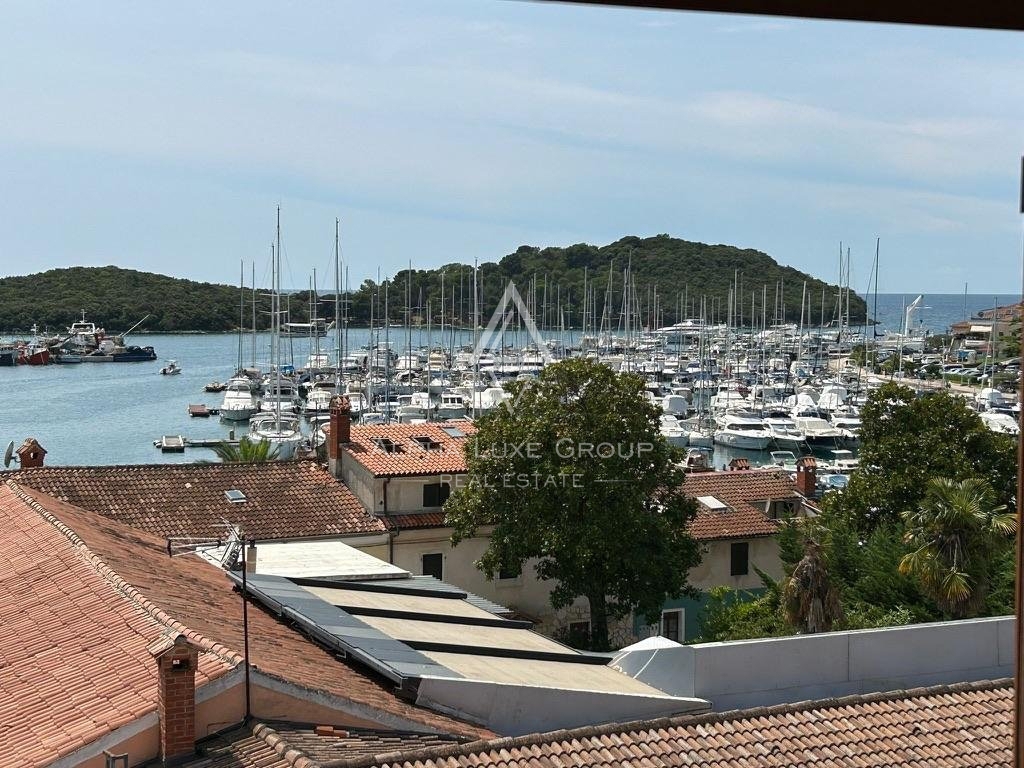 Istra, Vrsar, Prenovljena hiša z odprtim pogledom na morje blizu marine naprodaj