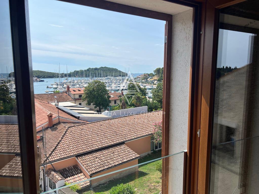 Istra, Vrsar, Prenovljena hiša z odprtim pogledom na morje blizu marine naprodaj