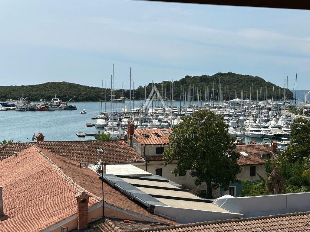 Istra, Vrsar, Prenovljena hiša z odprtim pogledom na morje blizu marine naprodaj