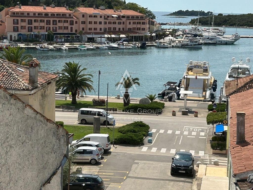 Istra, Vrsar, Prenovljena hiša z odprtim pogledom na morje blizu marine naprodaj