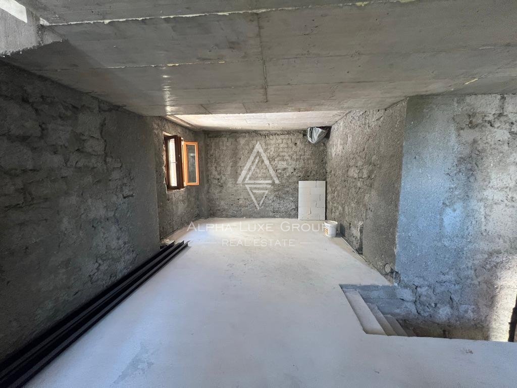 Istra, Vrsar, Prenovljena hiša z odprtim pogledom na morje blizu marine naprodaj