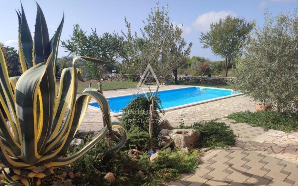 Istra, Vodnjan, Elegantna vila s pogledom na morje in prostornim vrtom