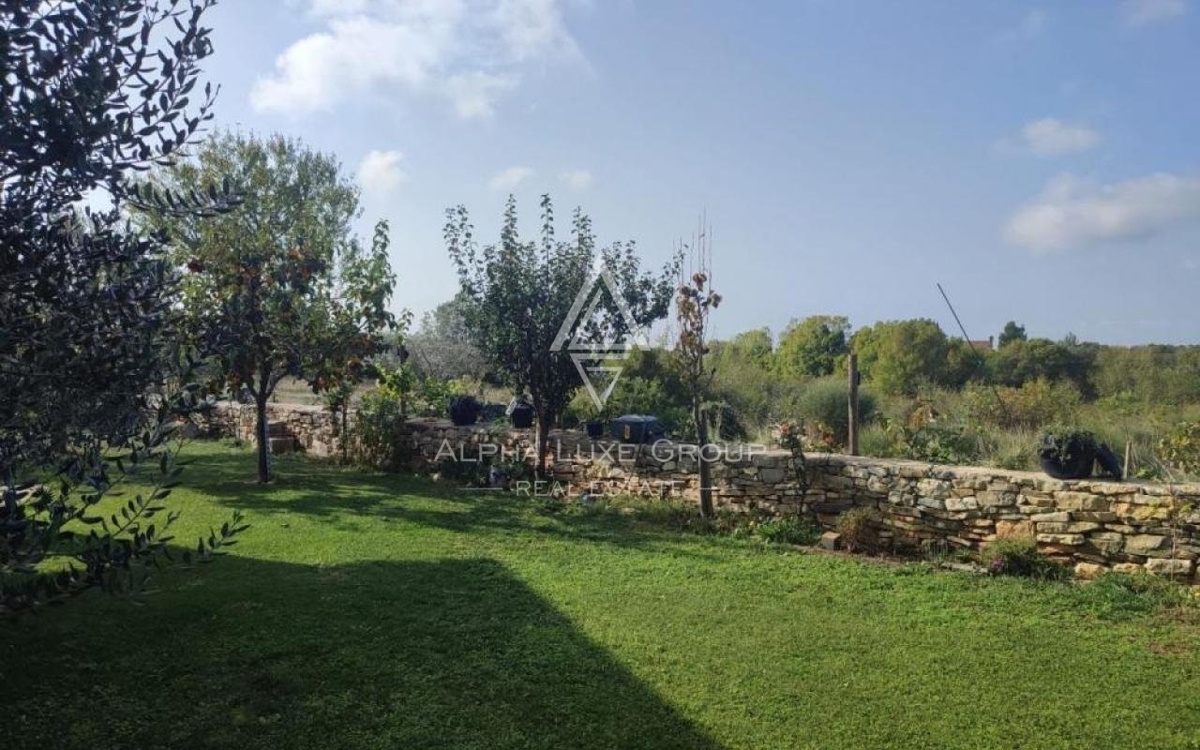 Istra, Vodnjan, Elegantna vila s pogledom na morje in prostornim vrtom