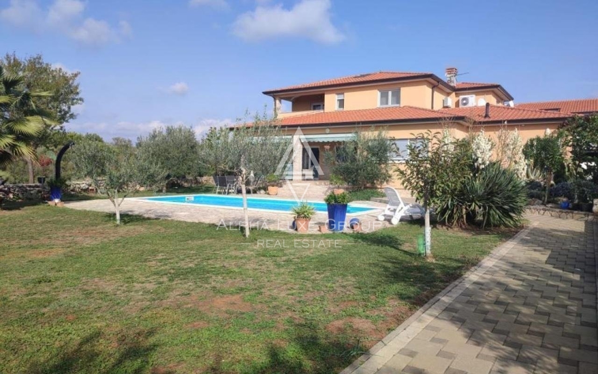 Istra, Vodnjan, Elegantna vila s pogledom na morje in prostornim vrtom
