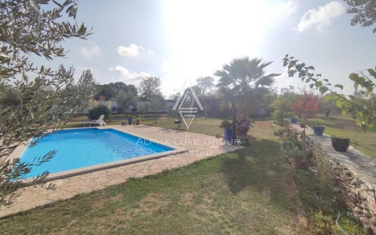 Istra, Vodnjan, Elegantna vila s pogledom na morje in prostornim vrtom