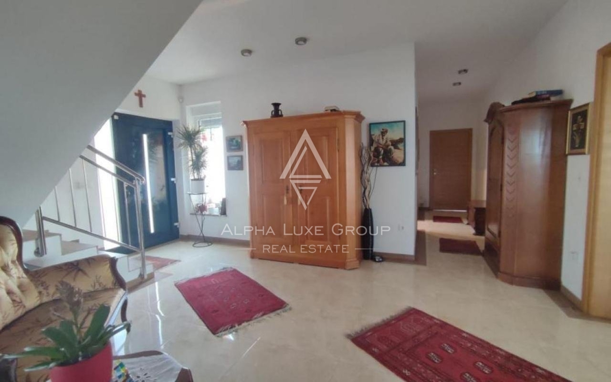 Istra, Vodnjan, Elegantna vila s pogledom na morje in prostornim vrtom